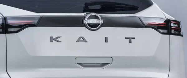 nissan kait emblema traseiro logo.webp.ximg.l 12 m.smart